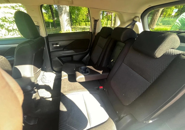 Mitsubishi Outlander cena 69900 przebieg: 183151, rok produkcji 2016 z Biała małe 137